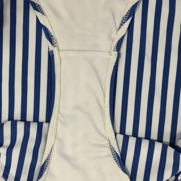 Cupshe Blue White Striped One Piece Swimsuit Ring Strap Medium Beach Vacation - Picture 5 of 5